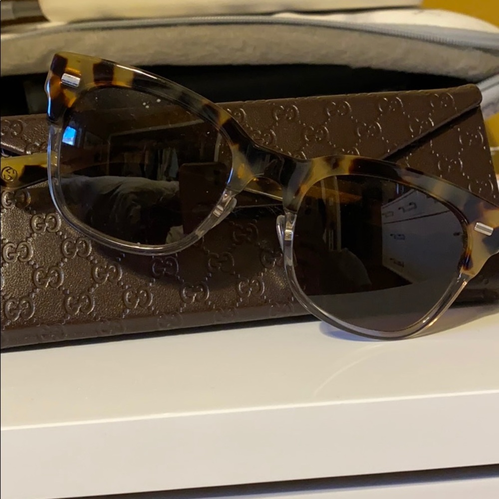 Gucci wayfarer sunglasses- women